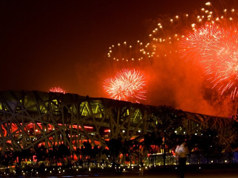 Im Nationalstadion von Peking fanden bereits Eröffnungs- und Schlussfeier der Olympischen Sommerspiele 2008 statt. Auch 2022 dient die Arena als Schauplatz der Schlussfeier.. © Florian Froschmayer/Shutterstock.com