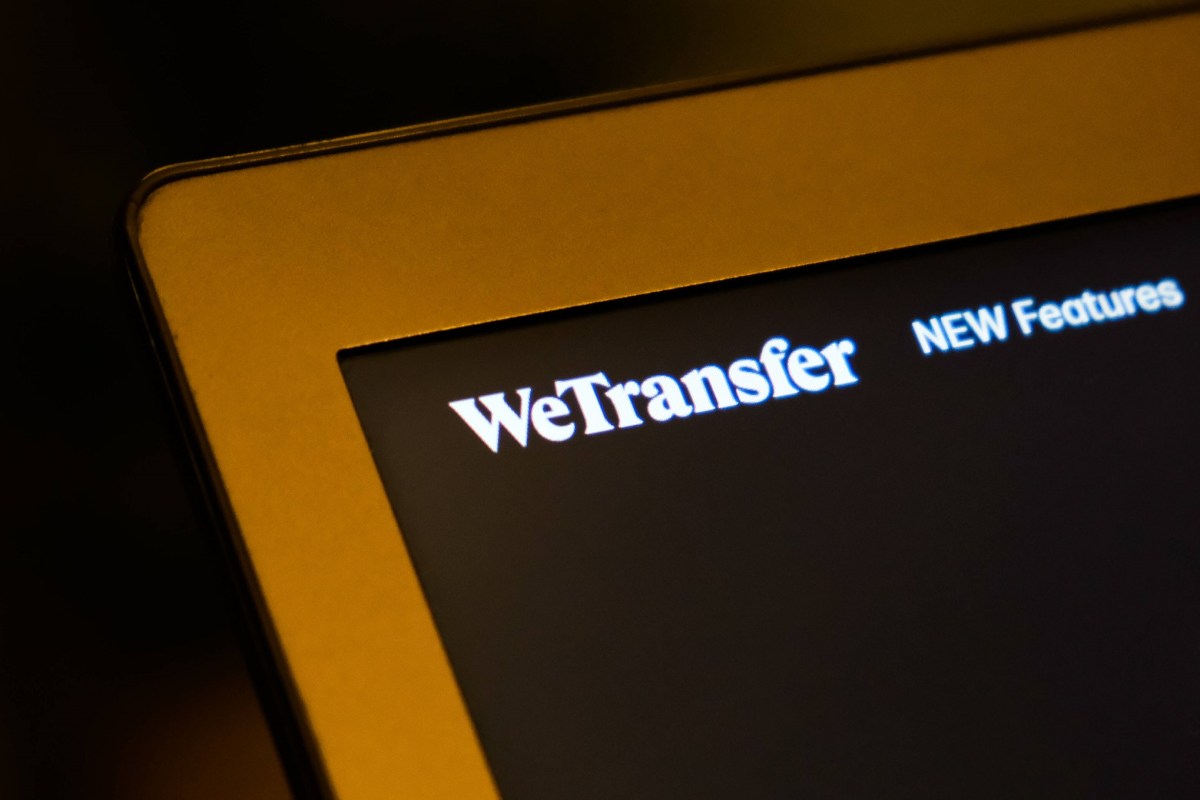 WeTransfer-Logo auf LapTop-Bildschirm