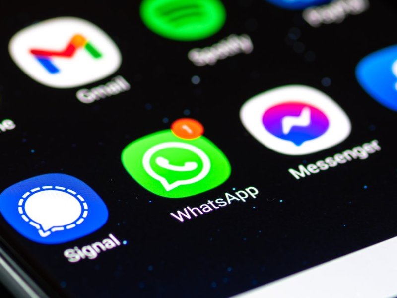 Viele Nutzerinnen und Nutzer setzen auf mehrere Messenger-Apps gleichzeitig.. © Michele Ursi/Shutterstock.com