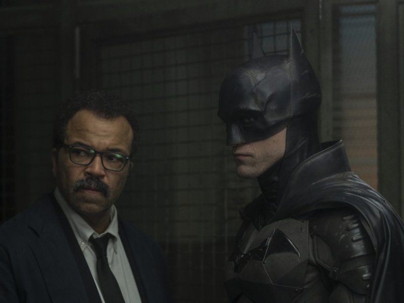 Eine Szene aus "The Batman". Robert Pattinson (re.) als Titelheld an der Seite von Commissioner James "Jim" Gordon (Jeffrey Wright).. © © 2020 Warner Bros. Entertainment Inc. All Rights Reserved.