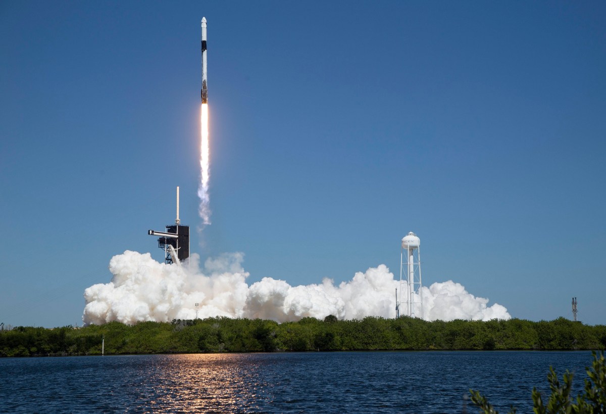 Crew Dragon auf dem Weg zur ISS.