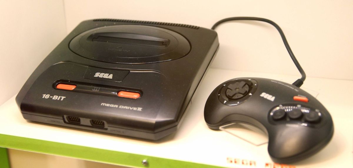 Das Sega Mega Drive in einem Museum.