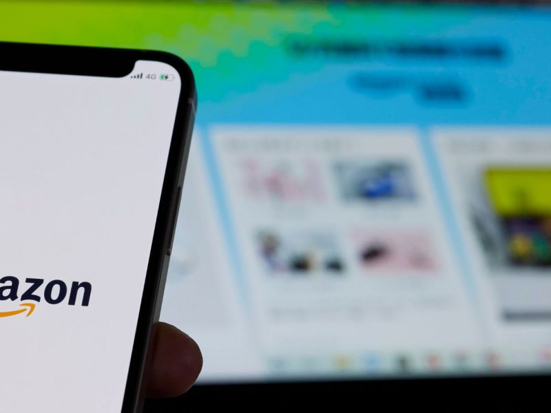 Amazon-Logo auf einem Smartphone
