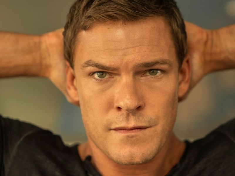 Alan Ritchson als Jack Reacher.