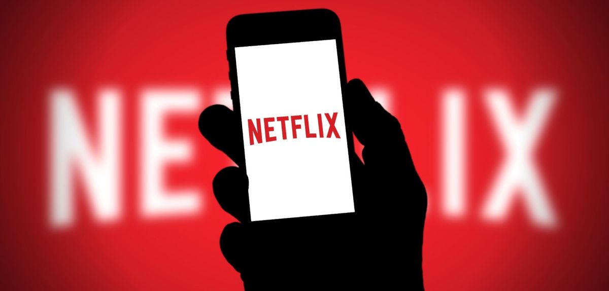 Netflix-Logo auf einem Smartphone