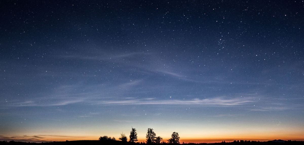 Foto des Nachthimmels bei Sonnenuntergang