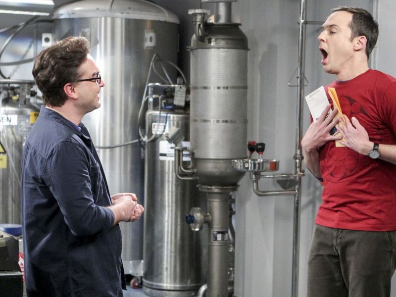 Szene aus "The Big Bang Theory" mit Johnny Galecki und Jim Parsons als Leonard und Sheldon.