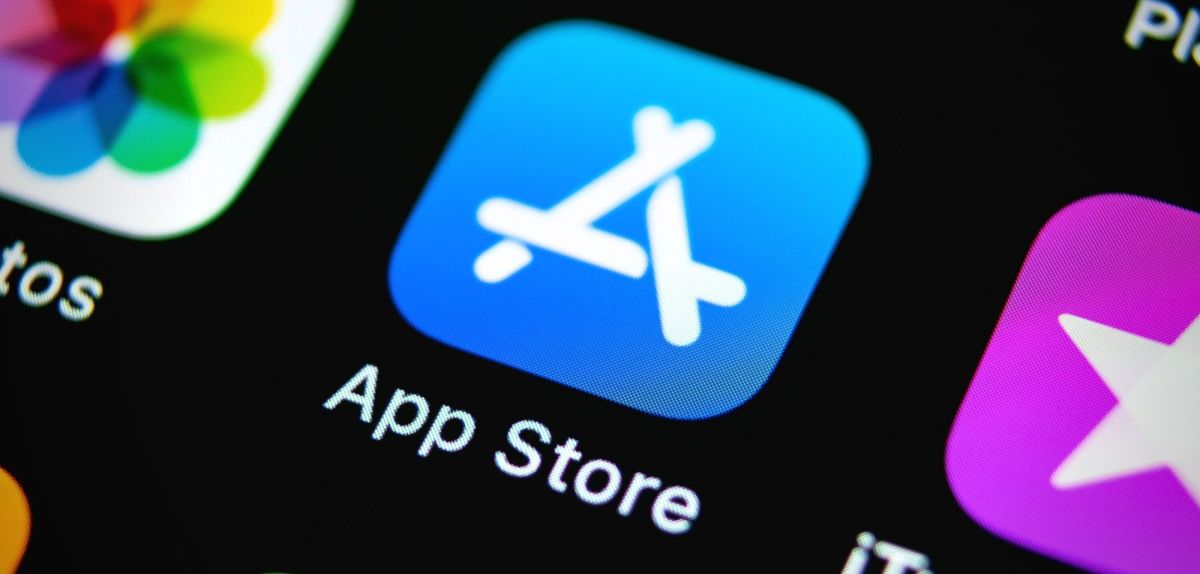 Symbol des Apple App Stores auf einem Display.