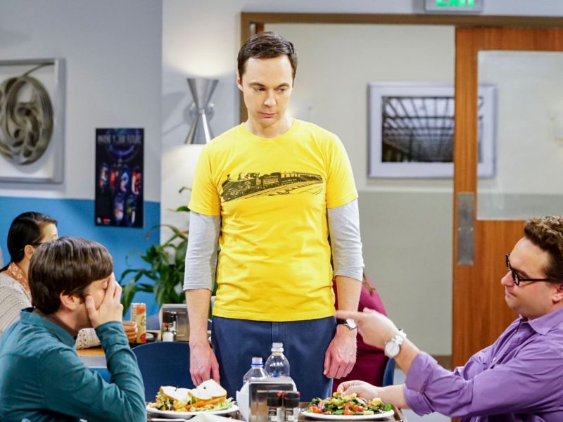 Szene aus "The Big Bang Theory" mit Simon Helberg, Jim Parsons und Johnny Galecki.