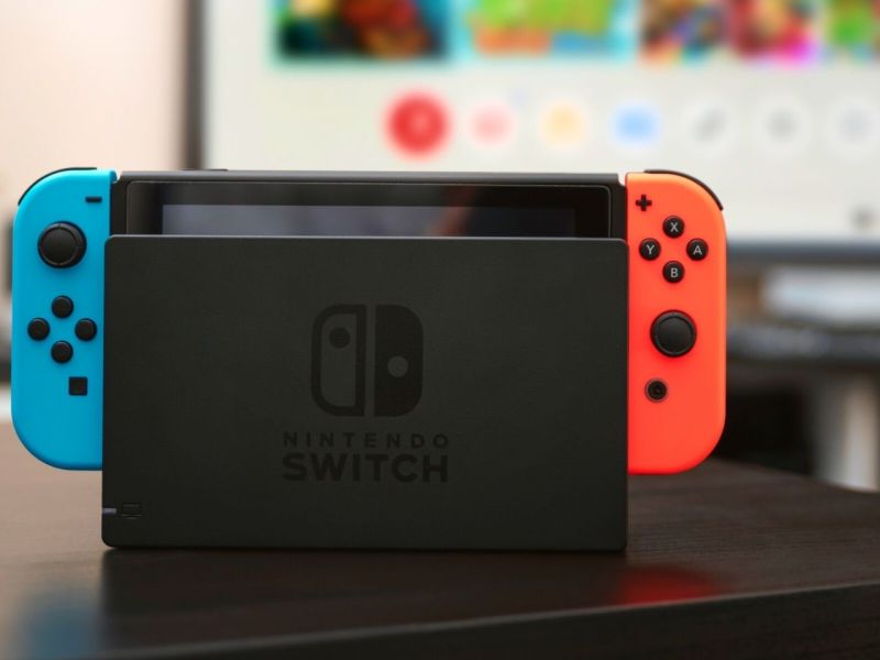 Nintendo Switch in einer Docking-Station.