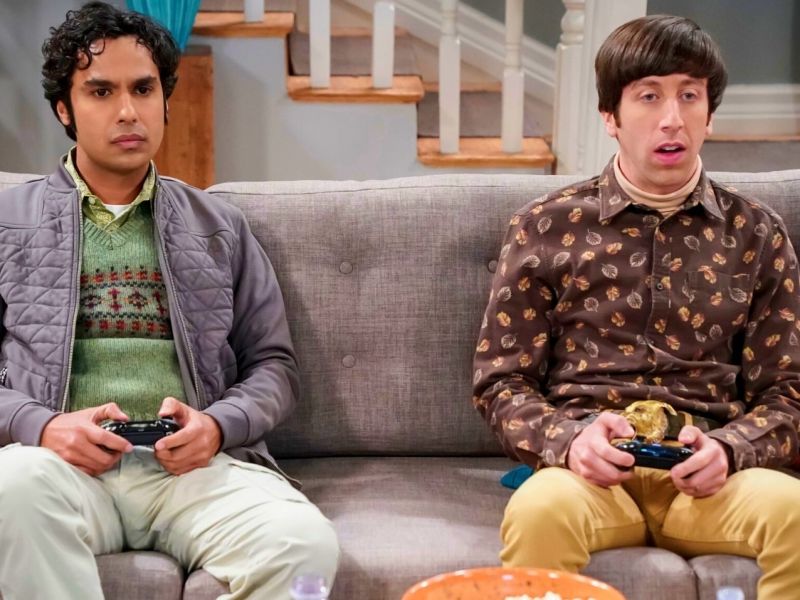 Szene aus "The Big Bang Theory" mit Raj (Kunal Nayyar) und Howard (Simon Helberg)