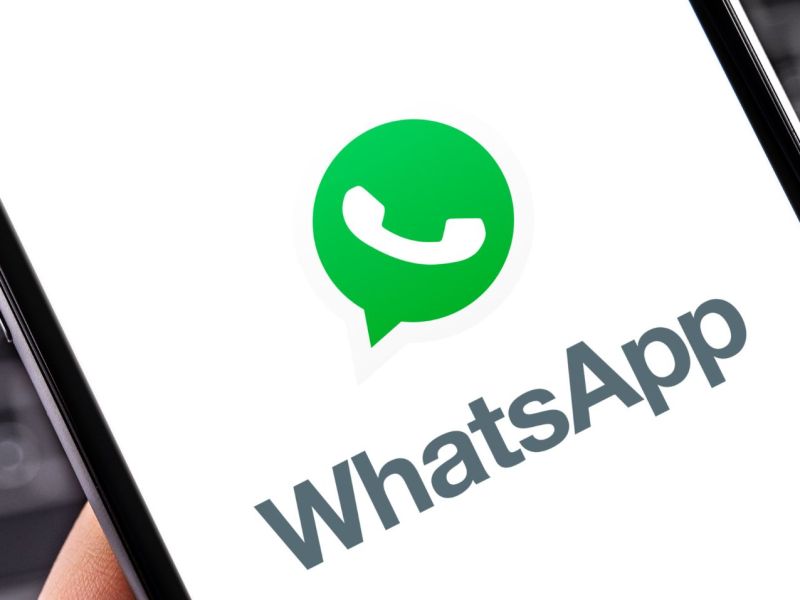 WhatsApp Logo auf dem Handy