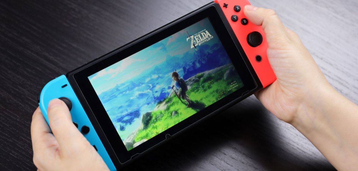 Eine Nintendo Switch mit 