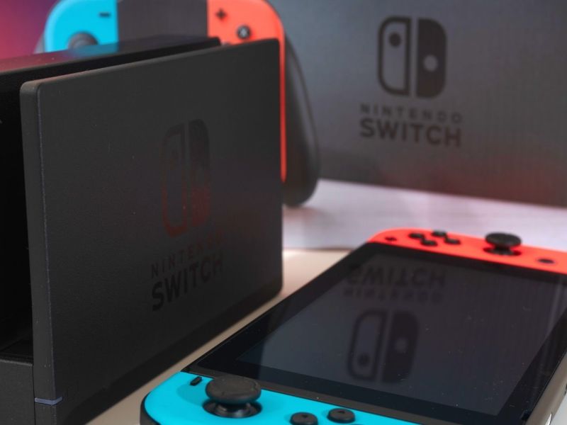 Nintendo Switch samt Verpackung