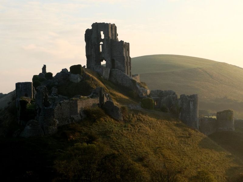 Foto von Corfe Castle in England in Dorset.