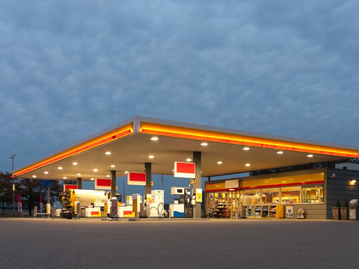 Tankstelle am Abend