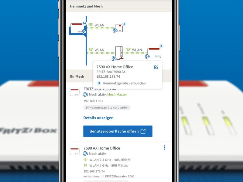 Geöffnete MyFritzApp auf einem Handy vor einer FritzBox
