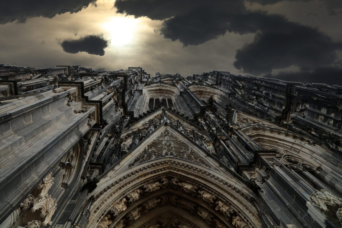 Kölner Dom vor einem bewölkten Himmel