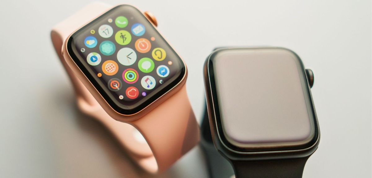 Zwei Apple Watches