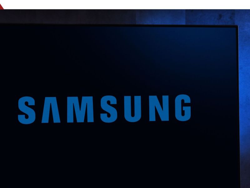 Samsung-Fernseher in blauem Licht