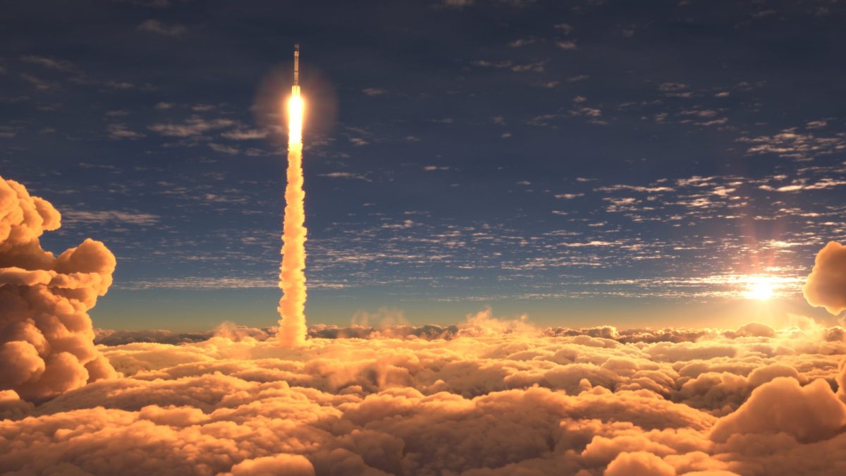 Rakete startet über Wolkenmeer.