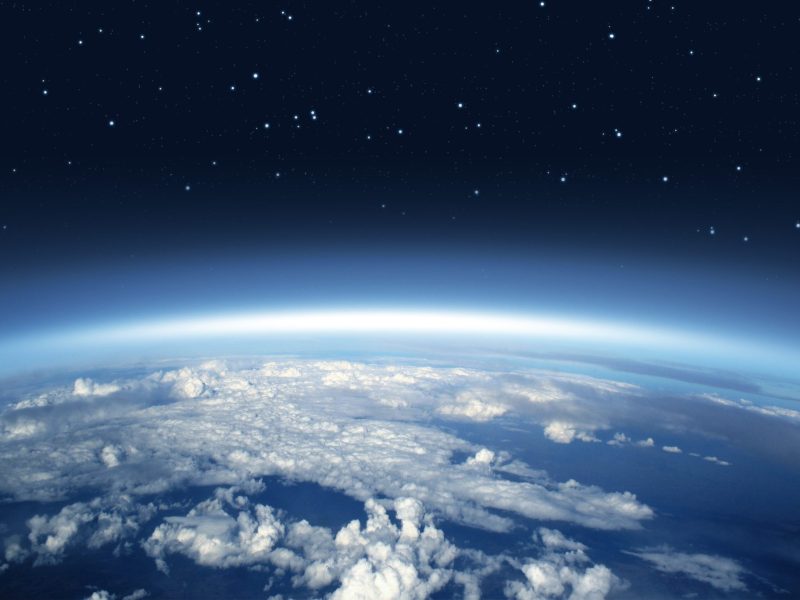 Atmosphäre der Erde vom Weltraum aus betrachtet
