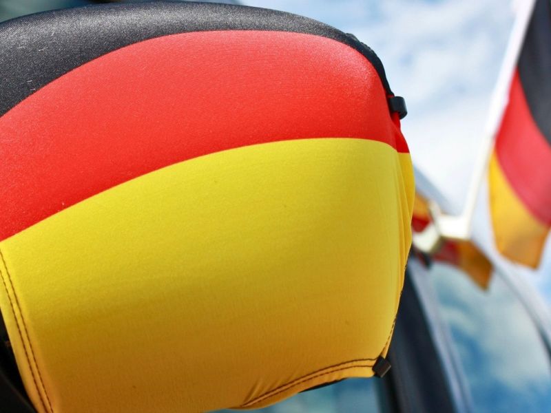 Deutschland-Fanartikel am Auto