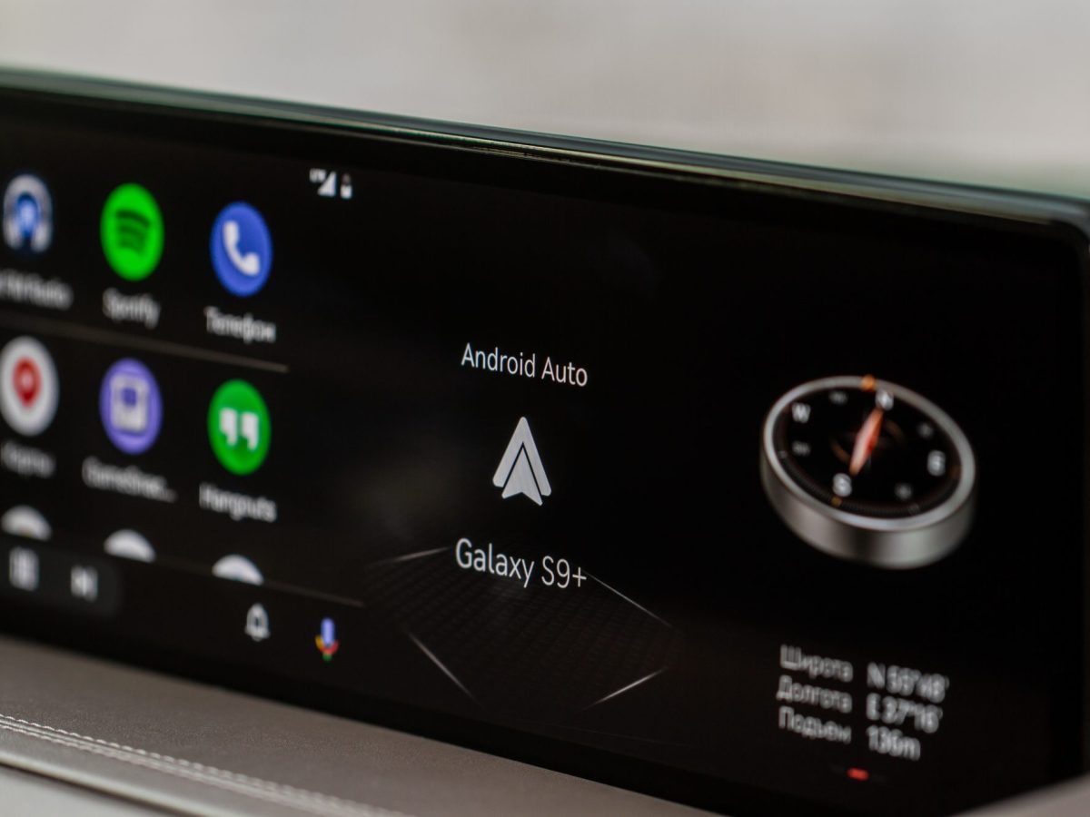 Android Auto auf Display im Armaturenbrett.