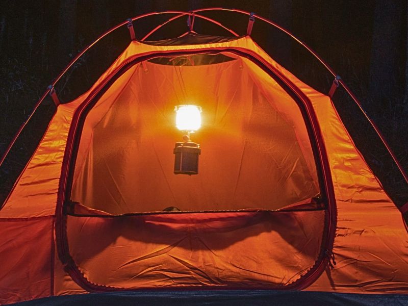 Camping-Lampe im Zelt