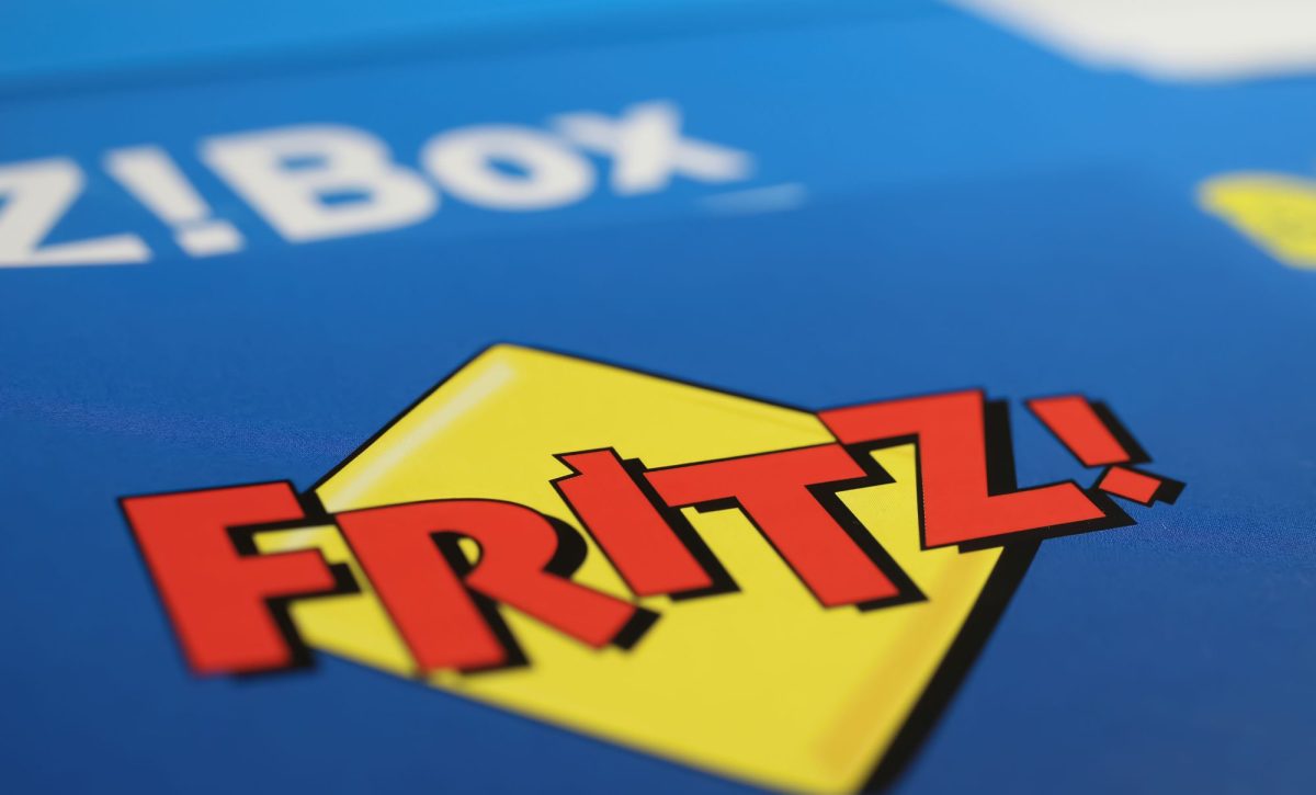 FritzBox-Logo auf einem Karton.