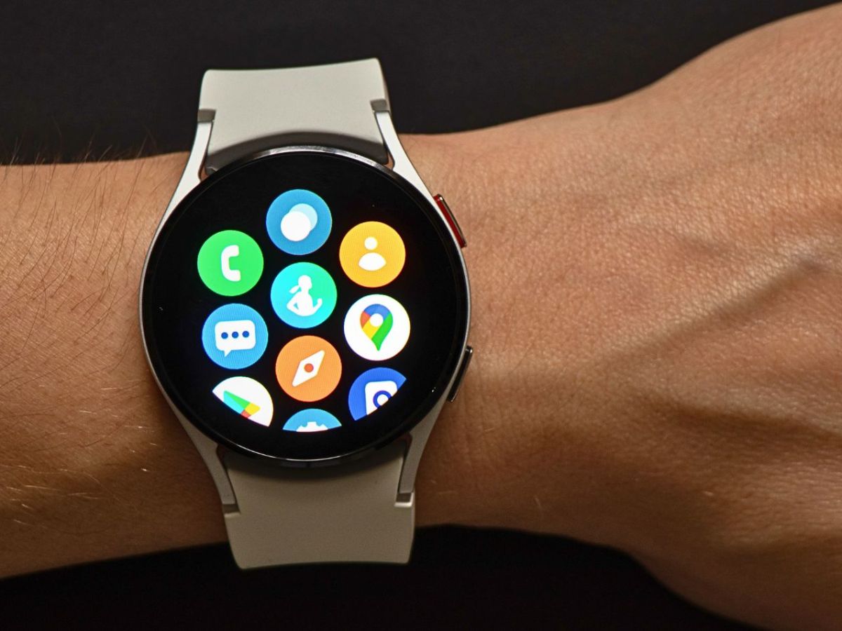 Samsung Galaxy Watch am Arm.