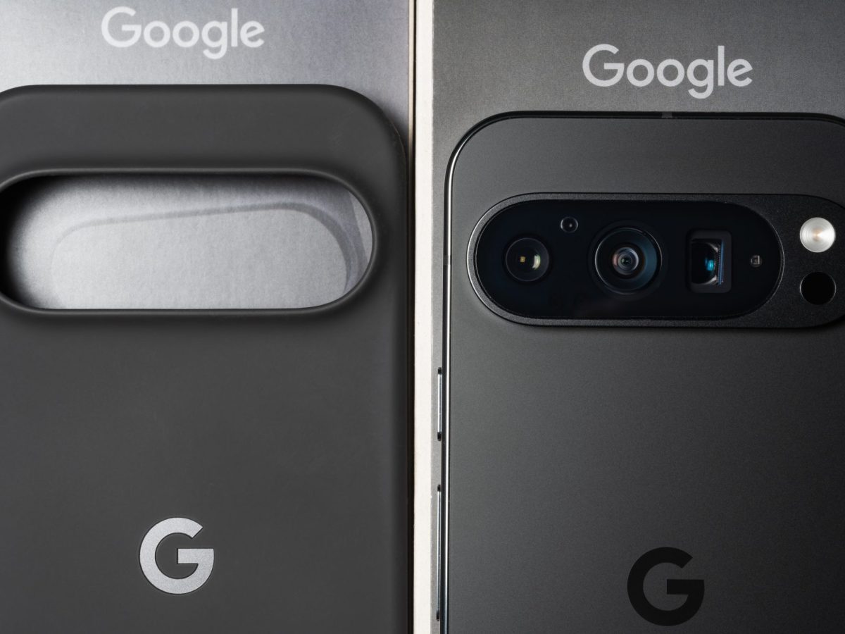 Google Pixel 9 Pro liegt neben einer entsprechenden SchutzhÃ¼lle