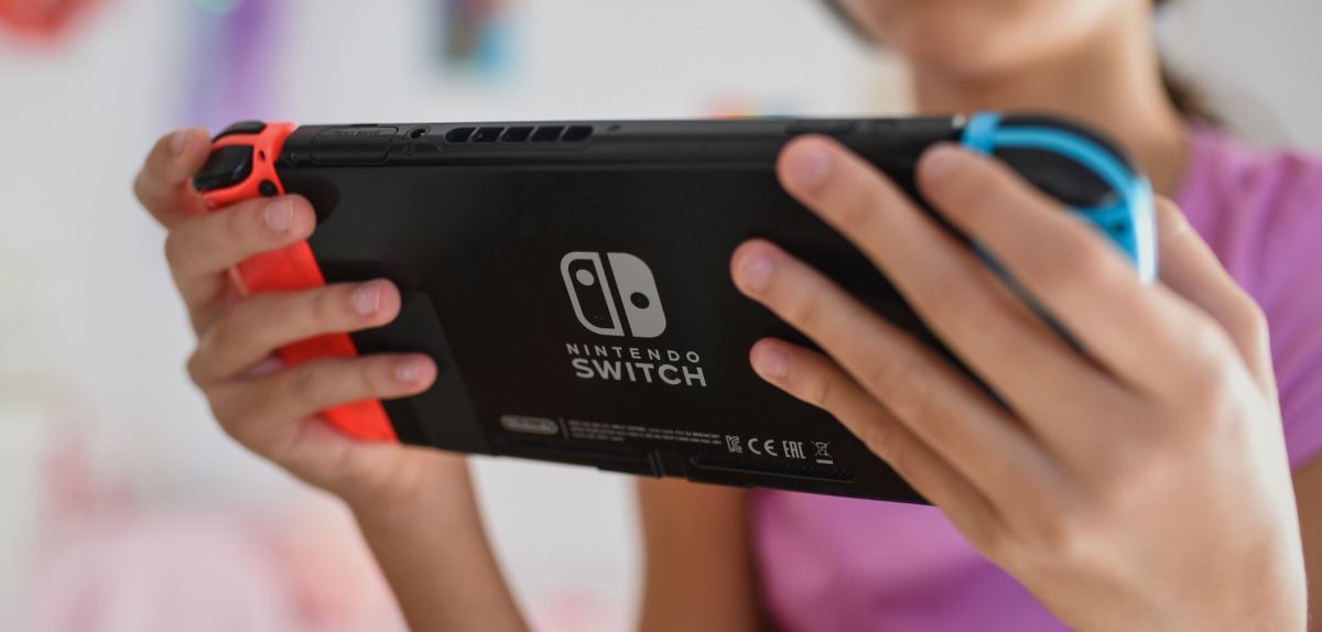 MÃ¤dchen mit Nintendo Switch