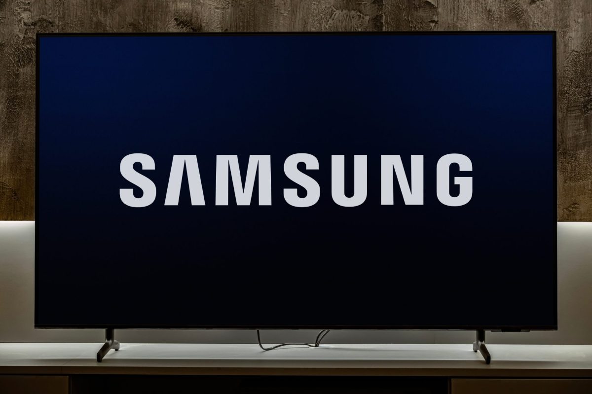 Samsung-Logo auf einem Fernseher.