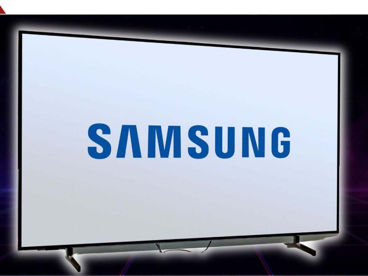 Auf einem Fernseher wird das Samsung-Logo angezeigt.