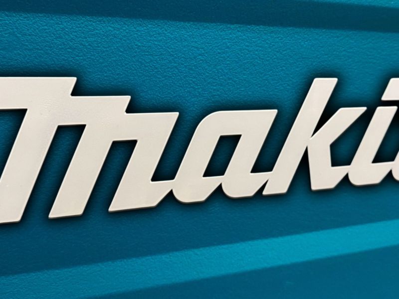 Makita-Logo auf einem Werkzeugkoffer
