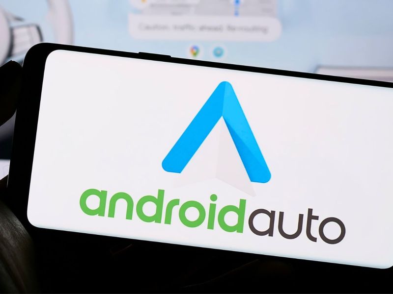 Android Auto-Logo auf Smartphone