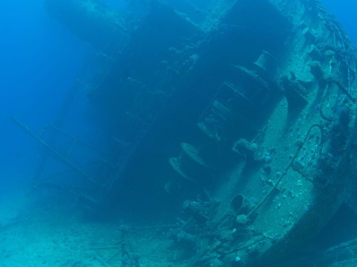 Schiff als archäologischer Fund auf dem Meeresboden.