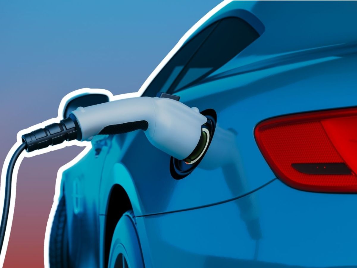 Elektroauto an einem Ladekabel
