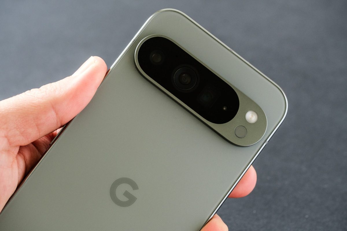 Google Pixel-Handy in einer Hand