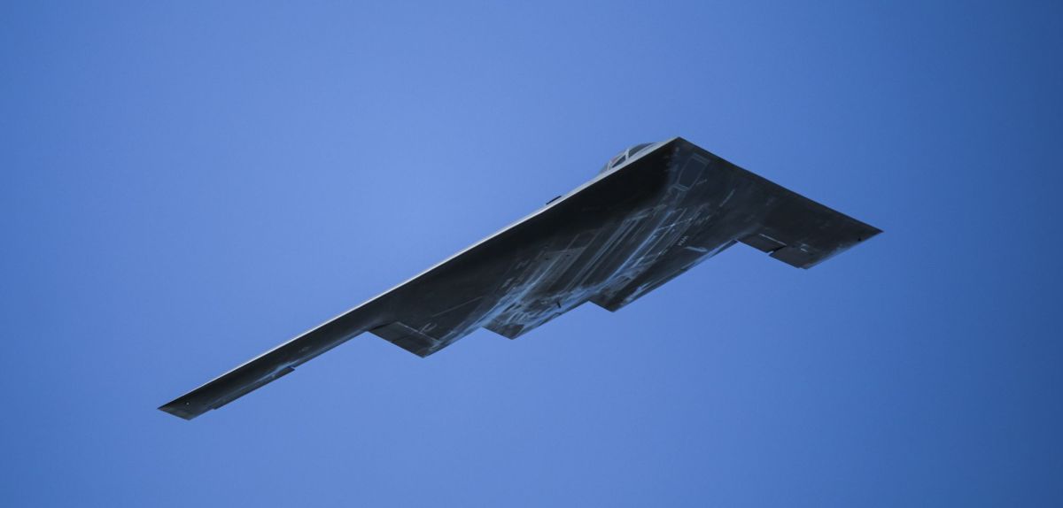 Stealth-Bomber in der Luft.
